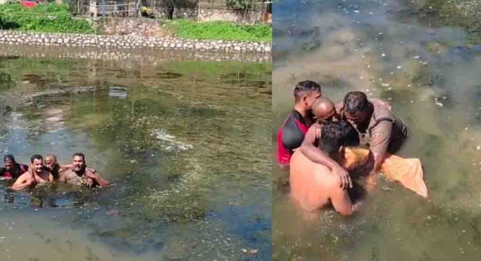 കുളത്തിലിറങ്ങി ആത്മഹത്യാഭീഷണി മുഴക്കിയ വയോധികനെ അഗ്നി രക്ഷാസേനയെത്തി രക്ഷപ്പെടുത്തി കുളത്തിലിറങ്ങി ആത്മഹത്യാഭീഷണി മുഴക്കിയ വയോധികനെ അഗ്നി രക്ഷാസേനയെത്തി രക്ഷപ്പെടുത്തി