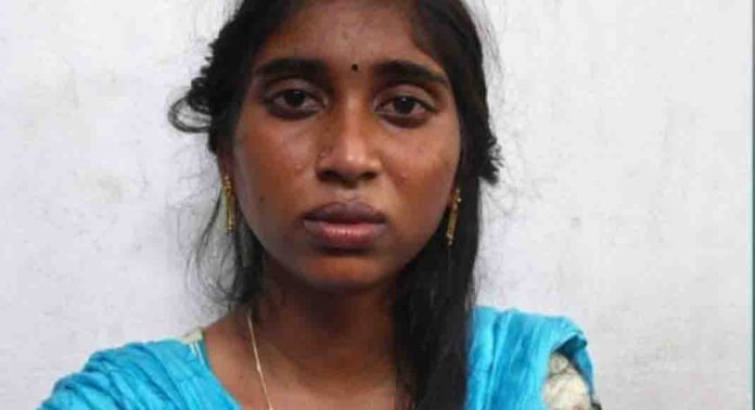 കെഎസ്ആർടിസി ബസിൽ വെച്ച് വീട്ടമ്മയുടെ മാല മോഷ്ടിച്ച യുവതി പിടിയിൽ കെഎസ്ആർടിസി ബസിൽ വെച്ച് വീട്ടമ്മയുടെ മാല മോഷ്ടിച്ച യുവതി പിടിയിൽ