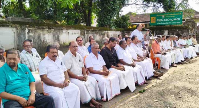 ശബരിമലയുടെ വിശുദ്ധി ഇടതുഭരണം കളങ്കപ്പെടുത്തി : യു.ഡി.എഫ്. ജില്ലാ ചെയർമാൻ അഡ്വ.വർഗ്ഗീസ് മാമ്മൻ ശബരിമലയുടെ വിശുദ്ധി ഇടതുഭരണം കളങ്കപ്പെടുത്തി : യു.ഡി.എഫ്. ജില്ലാ ചെയർമാൻ അഡ്വ.വർഗ്ഗീസ് മാമ്മൻ