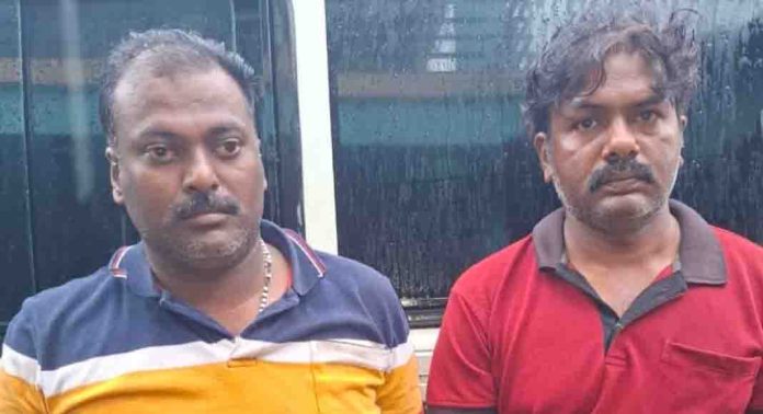 മിനിലോറി തട്ടിക്കൊണ്ടുപോയി ആക്രി കടയിൽ വിറ്റ സംഭവത്തിൽ രണ്ടു പേരെ തമിഴ്നാട്ടിൽ നിന്നും പിടികൂടി മിനിലോറി തട്ടിക്കൊണ്ടുപോയി ആക്രി കടയിൽ വിറ്റ സംഭവത്തിൽ രണ്ടു പേരെ തമിഴ്നാട്ടിൽ നിന്നും പിടികൂടി