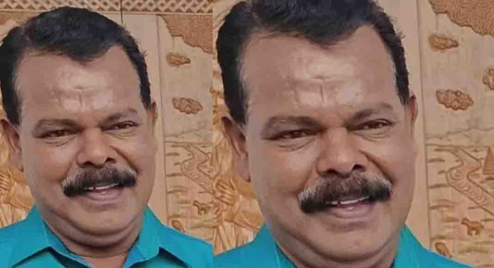 കുമളിയിൽ റോഡിലേക്ക് വീണ മൺകൂനയിൽ സ്കൂട്ടർ ഇടിച്ചുകയറി യാത്രികന് ദാരുണാന്ത്യം കുമളിയിൽ റോഡിലേക്ക് വീണ മൺകൂനയിൽ സ്കൂട്ടർ ഇടിച്ചുകയറി യാത്രികന് ദാരുണാന്ത്യം
