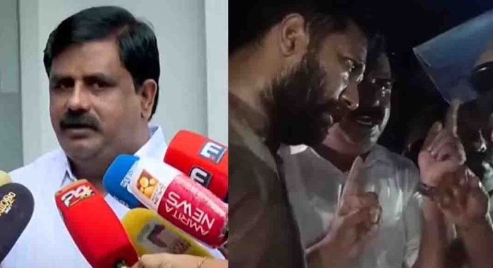 പേരാമ്പ്ര സംഘർഷം : ഡിവൈഎസ്പിമാരുടെ സ്ഥലം മാറ്റം കണ്ണിൽ പൊടിയിടാനാണെന്ന് കോണ്ഗ്രസ് പേരാമ്പ്ര സംഘർഷം : ഡിവൈഎസ്പിമാരുടെ സ്ഥലം മാറ്റം കണ്ണിൽ പൊടിയിടാനാണെന്ന് കോണ്ഗ്രസ്
