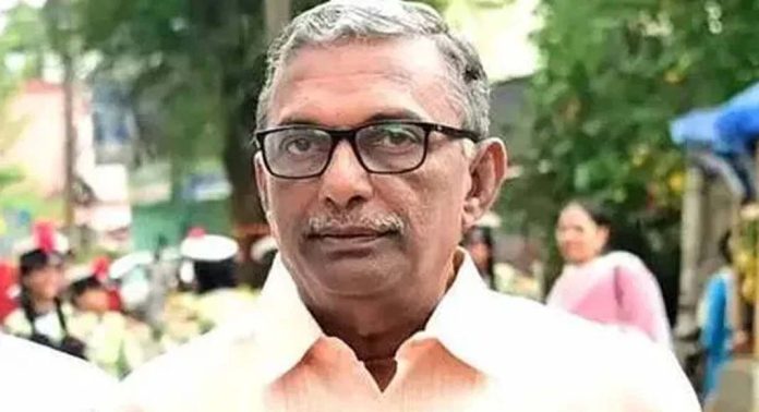 സ്വര്ണക്കൊള്ള കേസ്: ദേവസ്വം ബോര്ഡ് മുൻ പ്രസിഡന്റ് എ പത്മകുമാറിനെ എസ്ഐടി ചോദ്യം ചെയ്യുന്നു സ്വര്ണക്കൊള്ള കേസ്: ദേവസ്വം ബോര്ഡ് മുൻ പ്രസിഡന്റ് എ പത്മകുമാറിനെ എസ്ഐടി ചോദ്യം ചെയ്യുന്നു