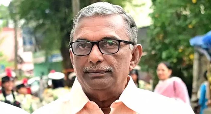 സ്വര്ണക്കൊള്ള കേസിൽ ദേവസ്വം ബോര്ഡ് മുന് പ്രസിഡന്റ് എ പത്മകുമാറിനെ എസ്ഐടി ചോദ്യം ചെയ്യുന്നു സ്വര്ണക്കൊള്ള കേസിൽ ദേവസ്വം ബോര്ഡ് മുന് പ്രസിഡന്റ് എ പത്മകുമാറിനെ എസ്ഐടി ചോദ്യം ചെയ്യുന്നു