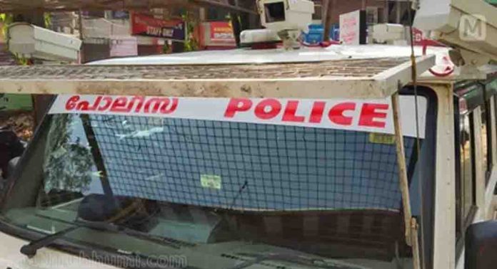 ആറ്റിങ്ങലില് കെഎസ്ആര്ടിസി ബസില് അഭിഭാഷകക്ക് നേരെ യാത്രക്കാരൻ്റെ അതിക്രമം ആറ്റിങ്ങലില് കെഎസ്ആര്ടിസി ബസില് അഭിഭാഷകക്ക് നേരെ യാത്രക്കാരൻ്റെ അതിക്രമം