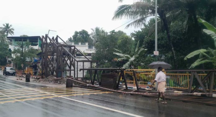 അപകടം കുറയ്ക്കുവാൻ കലഞ്ഞൂർ സ്കൂളിലേക്ക് മേൽപ്പാലം ഒരുങ്ങുന്നു അപകടം കുറയ്ക്കുവാൻ കലഞ്ഞൂർ സ്കൂളിലേക്ക് മേൽപ്പാലം ഒരുങ്ങുന്നു
