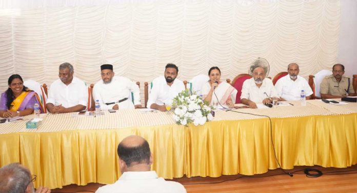 പരുമലപള്ളി പെരുന്നാള് : തിരുവല്ല കെഎസ്ആര്ടിസി ഡിപ്പോയില് ഹെല്പ്പ് ഡെസ്ക്ക് പരുമലപള്ളി പെരുന്നാള് : തിരുവല്ല കെഎസ്ആര്ടിസി ഡിപ്പോയില് ഹെല്പ്പ് ഡെസ്ക്ക്
