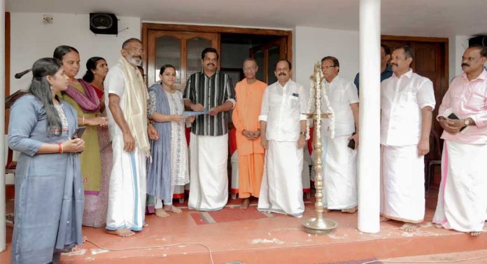 ഗുരു നിത്യ ചൈതന്യയതി അന്താരാഷ്ട്ര പഠന ഗവേഷണ കേന്ദ്രം നിർമ്മിക്കുന്നതിന് ജന്മനാട്ടിൽ ഭൂമി വാങ്ങി അരുവാപ്പുലം ഗ്രാമപഞ്ചായത്ത് ഗുരു നിത്യ ചൈതന്യയതി അന്താരാഷ്ട്ര പഠന ഗവേഷണ കേന്ദ്രം നിർമ്മിക്കുന്നതിന് ജന്മനാട്ടിൽ ഭൂമി വാങ്ങി അരുവാപ്പുലം ഗ്രാമപഞ്ചായത്ത്