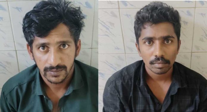 ശബരിമല ദർശനത്തിനെത്തുന്ന അയ്യപ്പഭക്തന്മാരെ കബളിപ്പിച്ച് പൈസ തട്ടിയെടുത്ത രണ്ടുപേർ പിടിയിൽ ശബരിമല ദർശനത്തിനെത്തുന്ന അയ്യപ്പഭക്തന്മാരെ കബളിപ്പിച്ച് പൈസ തട്ടിയെടുത്ത രണ്ടുപേർ പിടിയിൽ