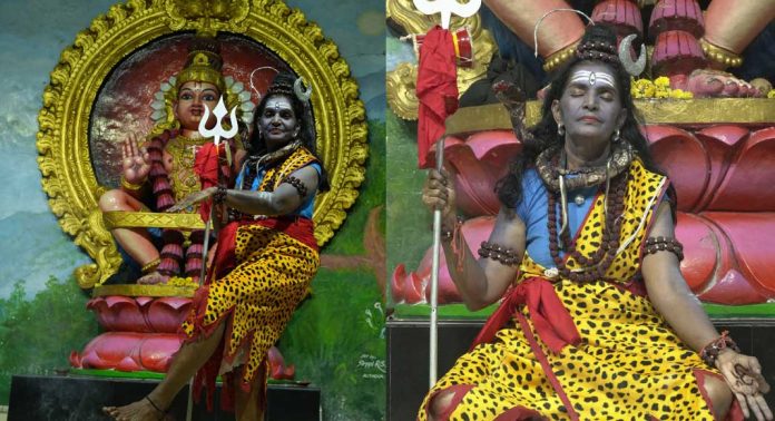അയ്യപ്പ സന്നിധിയിൽ പ്രായത്തെ തോൽപ്പിച്ച നൃത്തച്ചുവടുകളുമായി ലത വിശ്വനാഥ് അയ്യപ്പ സന്നിധിയിൽ പ്രായത്തെ തോൽപ്പിച്ച നൃത്തച്ചുവടുകളുമായി ലത വിശ്വനാഥ്