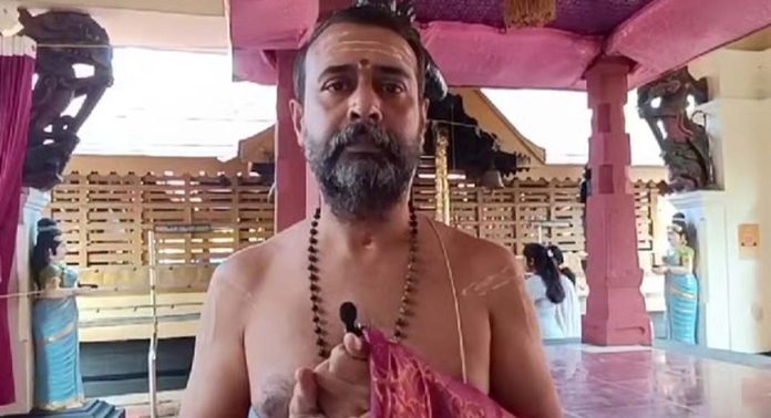 സ്വർണക്കൊള്ള സംബന്ധിച്ച കേസുകളിലും വിവാദങ്ങളിലും ആശങ്കയോ ഭയമോ തോന്നിയിട്ടില്ലെന്ന് ശബരിമല മേൽശാന്തി അരുൺ കുമാർ നമ്പൂതിരി സ്വർണക്കൊള്ള സംബന്ധിച്ച കേസുകളിലും വിവാദങ്ങളിലും ആശങ്കയോ ഭയമോ തോന്നിയിട്ടില്ലെന്ന് ശബരിമല മേൽശാന്തി അരുൺ കുമാർ നമ്പൂതിരി