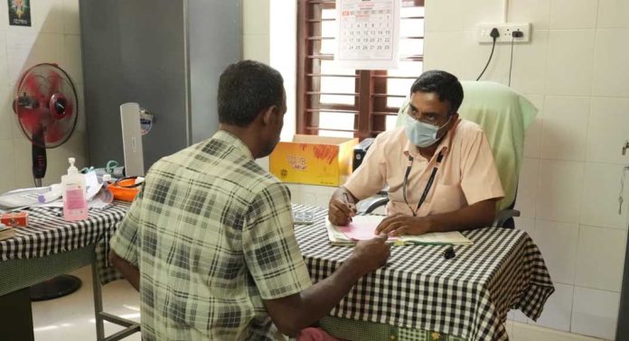 ഭക്തര്ക്ക് ആശ്വാസമേകി സന്നിധാനത്തെ ഹോമിയോ ആശുപത്രി ഭക്തര്ക്ക് ആശ്വാസമേകി സന്നിധാനത്തെ ഹോമിയോ ആശുപത്രി