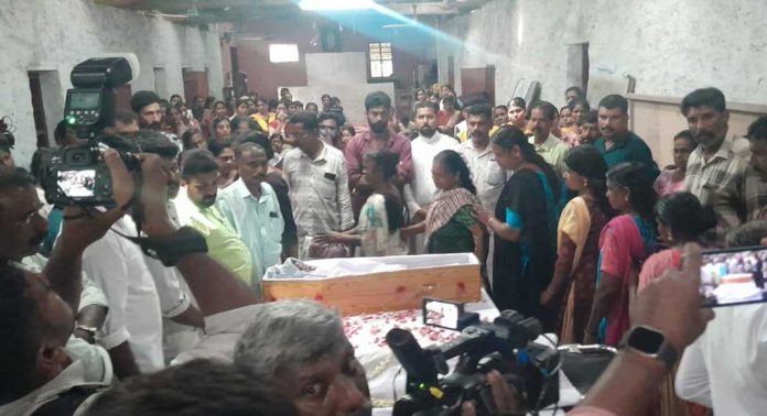 കോന്നി ഓട്ടോറിക്ഷ അപകടം ; ഒരു നാടിൻറെ നൊമ്പരമായി ആദിലക്ഷ്മിയും യദുകൃഷ്ണനും കോന്നി ഓട്ടോറിക്ഷ അപകടം ; ഒരു നാടിൻറെ നൊമ്പരമായി ആദിലക്ഷ്മിയും യദുകൃഷ്ണനും