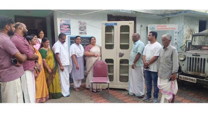 കോന്നി ഗ്രാമപഞ്ചായത്തിലെ ലൈബ്രറികൾക്ക് അലമാരിയും കസേരയും ; ഉദ്ഘാടനം നടന്നു കോന്നി ഗ്രാമപഞ്ചായത്തിലെ ലൈബ്രറികൾക്ക് അലമാരിയും കസേരയും ; ഉദ്ഘാടനം നടന്നു