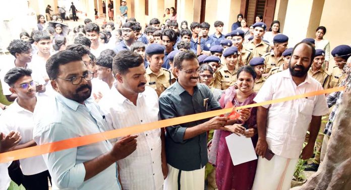 പത്തനംതിട്ട മുൻസിപ്പാലിറ്റി ഗവ ഹയർസെക്കണ്ടറി സ്കൂളിൽ നടപ്പിലാക്കിയ വിവിധ പദ്ധതികളുടെ ഉദ്ഘാടനം നടന്നു പത്തനംതിട്ട മുൻസിപ്പാലിറ്റി ഗവ ഹയർസെക്കണ്ടറി സ്കൂളിൽ നടപ്പിലാക്കിയ വിവിധ പദ്ധതികളുടെ ഉദ്ഘാടനം നടന്നു