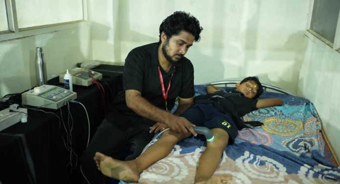 ഉളുക്കും പേശിവലിവും കാര്യമാക്കേണ്ട ; ഫിസിയോതെറാപ്പി സേവനം റെഡിയാണ് ഉളുക്കും പേശിവലിവും കാര്യമാക്കേണ്ട ; ഫിസിയോതെറാപ്പി സേവനം റെഡിയാണ്