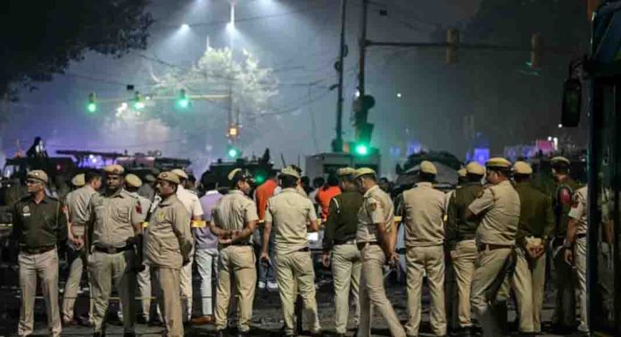 ഡൽഹി സ്ഫോടനം : മുംബൈയിലെ പ്രധാന കേന്ദ്രങ്ങൾ കനത്ത സുരക്ഷാ വലയത്തിൽ ഡൽഹി സ്ഫോടനം : മുംബൈയിലെ പ്രധാന കേന്ദ്രങ്ങൾ കനത്ത സുരക്ഷാ വലയത്തിൽ
