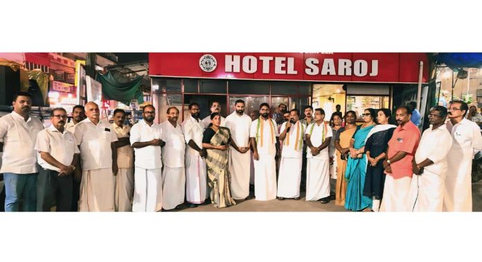 സർക്കാർ ജനങ്ങളുടെ കണ്ണിൽ പൊടിയിടാനാണ് ഇപ്പോൾ പ്രഖ്യാപനങ്ങൾ നടത്തുന്നതെന്ന് കെപിസിസി ജനറൽ സെക്രട്ടറി പി മോഹൻരാജ് സർക്കാർ ജനങ്ങളുടെ കണ്ണിൽ പൊടിയിടാനാണ് ഇപ്പോൾ പ്രഖ്യാപനങ്ങൾ നടത്തുന്നതെന്ന് കെപിസിസി ജനറൽ സെക്രട്ടറി പി മോഹൻരാജ്