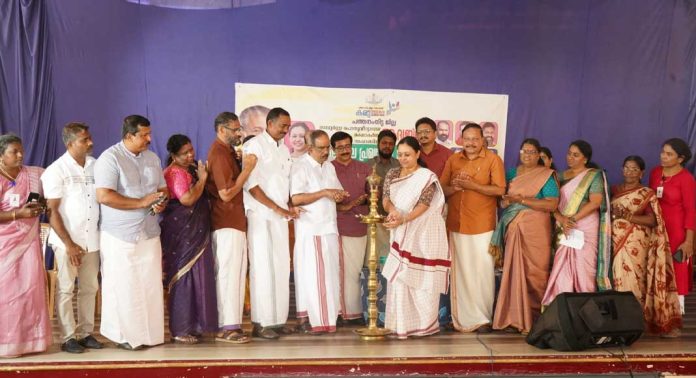 ഓണ്ലൈന് പേരന്റിംഗ് ക്ലിനിക്കുകള് ആരംഭിക്കും : മന്ത്രി വീണാ ജോര്ജ് ഓണ്ലൈന് പേരന്റിംഗ് ക്ലിനിക്കുകള് ആരംഭിക്കും : മന്ത്രി വീണാ ജോര്ജ്