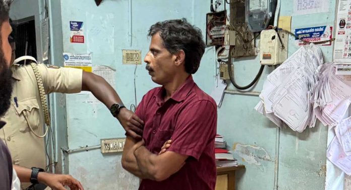 കോന്നിയിൽ മുസ്ലിം പള്ളി സെക്രട്ടറിക്ക് വെട്ടേറ്റു കോന്നിയിൽ മുസ്ലിം പള്ളി സെക്രട്ടറിക്ക് വെട്ടേറ്റു