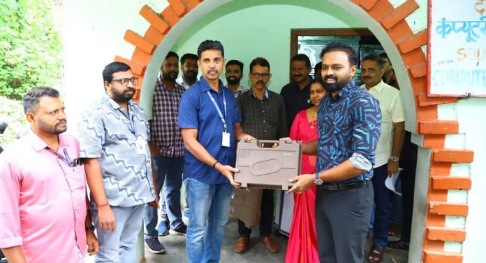 തദ്ദേശ പൊതുതിരഞ്ഞെടുപ്പ് : ഇലക്ട്രോണിക്ക് വോട്ടിംഗ് മെഷീന് വിതരണം ആരംഭിച്ചു തദ്ദേശ പൊതുതിരഞ്ഞെടുപ്പ് : ഇലക്ട്രോണിക്ക് വോട്ടിംഗ് മെഷീന് വിതരണം ആരംഭിച്ചു