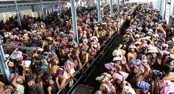 ശബരിമലയിൽ ഇതുവരെ എത്തിയത് രണ്ട് ലക്ഷത്തോളം തീർഥാടകർ ശബരിമലയിൽ ഇതുവരെ എത്തിയത് രണ്ട് ലക്ഷത്തോളം തീർഥാടകർ