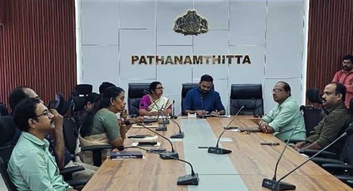 തീവ്ര വോട്ടര്പട്ടിക പരിഷ്കരണം : രാഷ്ട്രീയ പാര്ട്ടി യോഗം ചേര്ന്നു തീവ്ര വോട്ടര്പട്ടിക പരിഷ്കരണം : രാഷ്ട്രീയ പാര്ട്ടി യോഗം ചേര്ന്നു