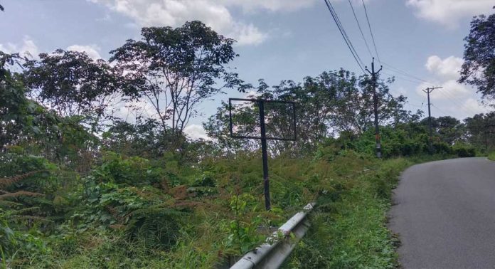 മുക്കട-ഇടമണ്-അത്തിക്കയം എം.എല്.എ റോഡിൽ സ്ഥലനാമം സൂചിപ്പിക്കാന് വെച്ചിരുന്ന ബോര്ഡില്ല മുക്കട-ഇടമണ്-അത്തിക്കയം എം.എല്.എ റോഡിൽ സ്ഥലനാമം സൂചിപ്പിക്കാന് വെച്ചിരുന്ന ബോര്ഡില്ല