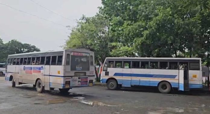 പൊതു ഗതാഗത ദിനത്തിൽ “ഐ ലൗവ് കെഎസ്ആർടിസി എടത്വ ഡിപ്പോ” കൂട്ടായ്മ പൊതു ഗതാഗത ദിനത്തിൽ “ഐ ലൗവ് കെഎസ്ആർടിസി എടത്വ ഡിപ്പോ” കൂട്ടായ്മ