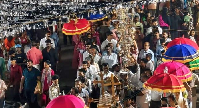പരുമല തിരുമേനിയുടെ ഓര്മ്മപ്പെരുന്നാളിൻ്റെ റാസ ഭക്തി സാന്ദ്രമായി പരുമല തിരുമേനിയുടെ ഓര്മ്മപ്പെരുന്നാളിൻ്റെ റാസ ഭക്തി സാന്ദ്രമായി