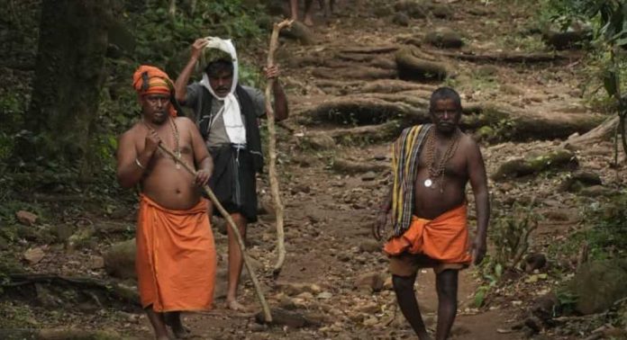 കാനന പാത താണ്ടി സന്നിധാനത്തെത്തുന്നത് ആയിരങ്ങൾ കാനന പാത താണ്ടി സന്നിധാനത്തെത്തുന്നത് ആയിരങ്ങൾ