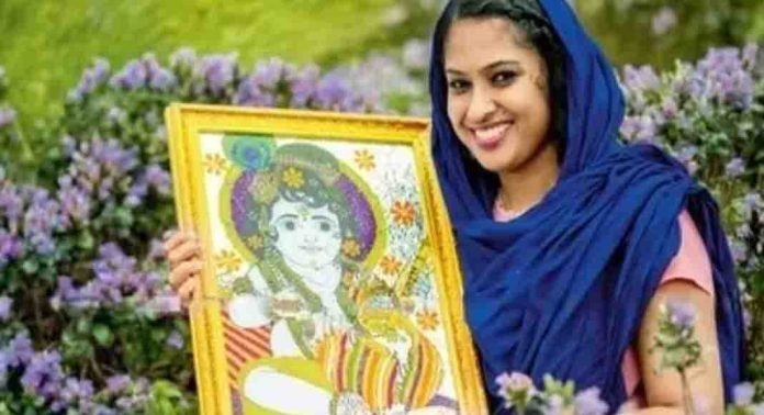 ഹൈക്കോടതി ഉത്തരവ് ലംഘിച്ച് വീണ്ടും ഗുരുവായൂരിൽ റീൽസ് ചിത്രീകരണം ; ജസ്ന സലീമിനെതിരെ കേസെടുത്തു ഹൈക്കോടതി ഉത്തരവ് ലംഘിച്ച് വീണ്ടും ഗുരുവായൂരിൽ റീൽസ് ചിത്രീകരണം ; ജസ്ന സലീമിനെതിരെ കേസെടുത്തു