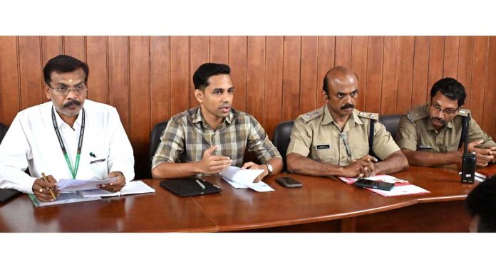 ശബരിമലയില് തിരക്ക് പൂര്ണമായും നിയന്ത്രണ വിധേയം : ശബരിമല എ ഡി എം ഡോ. അരുണ് എസ് നായര് ശബരിമലയില് തിരക്ക് പൂര്ണമായും നിയന്ത്രണ വിധേയം : ശബരിമല എ ഡി എം ഡോ. അരുണ് എസ് നായര്