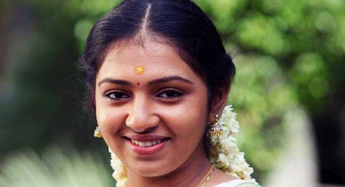 നടി ലക്ഷ്മി മേനോന് പ്രതിയായ തട്ടിക്കൊണ്ടു പോകല് കേസ് റദ്ദാക്കി ഹൈക്കോടതി നടി ലക്ഷ്മി മേനോന് പ്രതിയായ തട്ടിക്കൊണ്ടു പോകല് കേസ് റദ്ദാക്കി ഹൈക്കോടതി