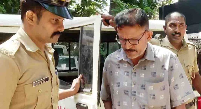 പോക്സോ കേസിൽ മതം മാറി ഒളിവിൽ കഴിഞ്ഞിരുന്ന പ്രതി 25 വർഷത്തിന് ശേഷം പിടിയിൽ പോക്സോ കേസിൽ മതം മാറി ഒളിവിൽ കഴിഞ്ഞിരുന്ന പ്രതി 25 വർഷത്തിന് ശേഷം പിടിയിൽ
