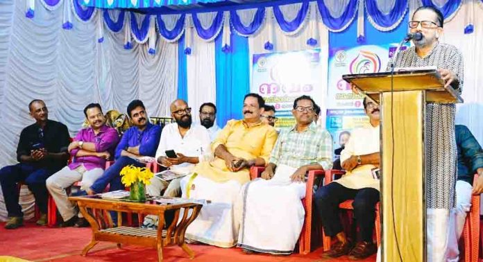 കലയുടെ വസന്തം കഥാപ്രസംഗത്തിലൂടെ സാദ്ധ്യമാക്കണം : കാവാലം ശ്രീകുമാർ കലയുടെ വസന്തം കഥാപ്രസംഗത്തിലൂടെ സാദ്ധ്യമാക്കണം : കാവാലം ശ്രീകുമാർ