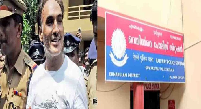 കുപ്രസിദ്ധ മോഷ്ടാവ് ബണ്ടി ചോറിനെ എറണാകുളം സൗത്ത് റെയില്വെ സ്റ്റേഷനില് തടഞ്ഞു കുപ്രസിദ്ധ മോഷ്ടാവ് ബണ്ടി ചോറിനെ എറണാകുളം സൗത്ത് റെയില്വെ സ്റ്റേഷനില് തടഞ്ഞു