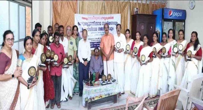 ജനവേദി നൽകുന്ന പുരസ്കാരത്തിന് മൂല്യമുണ്ട് : ജസ്റ്റിസ് എം.ആർ ഹരിഹരൻ നായർ ജനവേദി നൽകുന്ന പുരസ്കാരത്തിന് മൂല്യമുണ്ട് : ജസ്റ്റിസ് എം.ആർ ഹരിഹരൻ നായർ