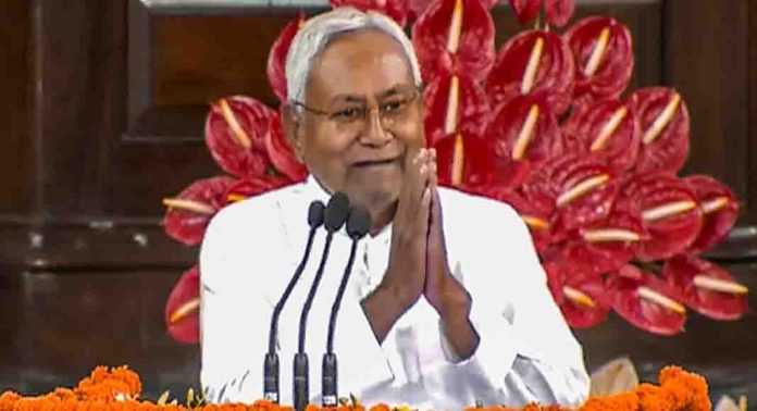 ബിഹാർ മുഖ്യമന്ത്രി നിതീഷ് കുമാർ ഗവർണർക്ക് രാജി സമർപ്പിച്ചു ബിഹാർ മുഖ്യമന്ത്രി നിതീഷ് കുമാർ ഗവർണർക്ക് രാജി സമർപ്പിച്ചു