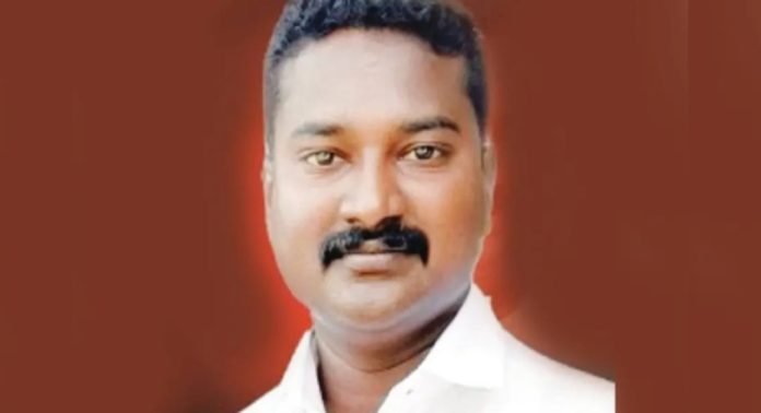 പാലക്കാട് സിപിഎം ബ്രാഞ്ച് സെക്രട്ടറിയെ തൂങ്ങിമരിച്ച നിലയിൽ കണ്ടെത്തി പാലക്കാട് സിപിഎം ബ്രാഞ്ച് സെക്രട്ടറിയെ തൂങ്ങിമരിച്ച നിലയിൽ കണ്ടെത്തി