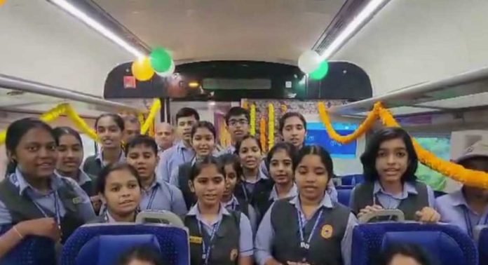 പിന്വലിച്ച ഗണഗീത വീഡിയോ വീണ്ടും പോസ്റ്റ് ചെയ്ത് ദക്ഷിണ റെയില്വേ പിന്വലിച്ച ഗണഗീത വീഡിയോ വീണ്ടും പോസ്റ്റ് ചെയ്ത് ദക്ഷിണ റെയില്വേ