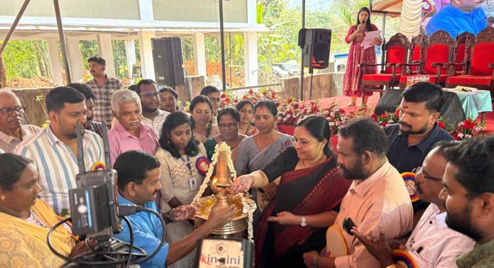 സംസ്ഥാനത്ത് ആരംഭിക്കുന്ന പുതിയ നഴ്സിംഗ് കോളേജുകളിൽ ഒന്ന് റാന്നിക്ക് അനുവദിക്കാൻ നടപടി സ്വീകരിക്കുമെന്ന് ആരോഗ്യ മന്ത്രി വീണാ ജോർജ് സംസ്ഥാനത്ത് ആരംഭിക്കുന്ന പുതിയ നഴ്സിംഗ് കോളേജുകളിൽ ഒന്ന് റാന്നിക്ക് അനുവദിക്കാൻ നടപടി സ്വീകരിക്കുമെന്ന് ആരോഗ്യ മന്ത്രി വീണാ ജോർജ്
