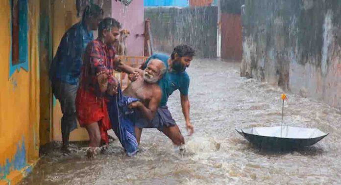 മഴ ദുരിതത്തിൽ തമിഴ്നാട് ; വിദ്യാഭ്യാസ സ്ഥാപനങ്ങൾക്ക് അവധി മഴ ദുരിതത്തിൽ തമിഴ്നാട് ; വിദ്യാഭ്യാസ സ്ഥാപനങ്ങൾക്ക് അവധി