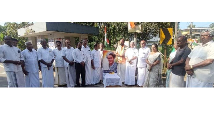 വള്ളിക്കോട് മണ്ഡലം കമ്മിറ്റി ഇന്ദിരാ ഗാന്ധി – സർദാർ പട്ടേൽ – ഉമ്മൻ ചാണ്ടി അനുസ്മരണം നടത്തി വള്ളിക്കോട് മണ്ഡലം കമ്മിറ്റി ഇന്ദിരാ ഗാന്ധി – സർദാർ പട്ടേൽ – ഉമ്മൻ ചാണ്ടി അനുസ്മരണം നടത്തി