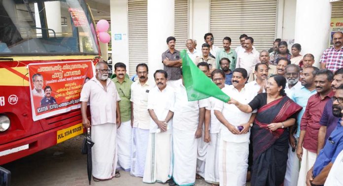 പത്തനംതിട്ട – തിരുവനന്തപുരം ഫാസ്റ്റ് പാസഞ്ചര് ഫ്ലാഗ് ഓഫ് ചെയ്തു പത്തനംതിട്ട – തിരുവനന്തപുരം ഫാസ്റ്റ് പാസഞ്ചര് ഫ്ലാഗ് ഓഫ് ചെയ്തു