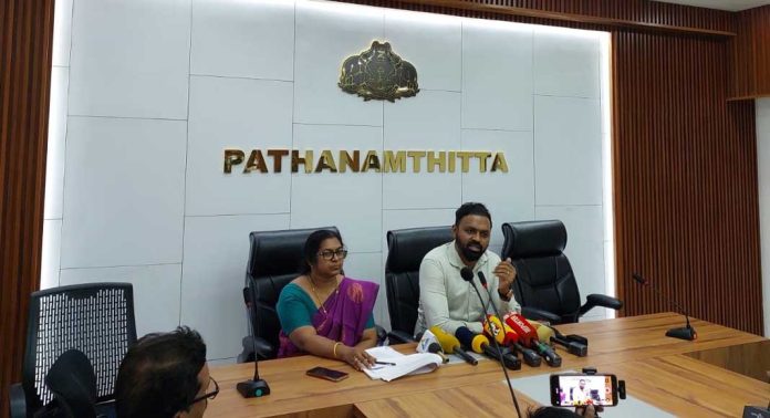 തീവ്ര വോട്ടര് പട്ടിക പരിഷ്കരണം : ബിഎല്ഒമാര് നവംബര് നാലു മുതല് വീടുകള് കയറും ; ജില്ലാ കലക്ടര് തീവ്ര വോട്ടര് പട്ടിക പരിഷ്കരണം : ബിഎല്ഒമാര് നവംബര് നാലു മുതല് വീടുകള് കയറും ; ജില്ലാ കലക്ടര്