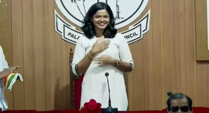 പാലാ നഗരസഭയുടെ ഇരുപത്തിരണ്ടാമത് അധ്യക്ഷയായി ഇരുപത്തിയൊന്ന്കാരി ദിയ ചുമതലയേറ്റു പാലാ നഗരസഭയുടെ ഇരുപത്തിരണ്ടാമത് അധ്യക്ഷയായി ഇരുപത്തിയൊന്ന്കാരി ദിയ ചുമതലയേറ്റു
