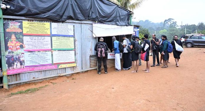 സത്രത്തിലേക്ക് അയ്യപ്പഭക്തർക്ക് യാത്രാ സൗകര്യമൊരുക്കി കെ.എസ്.ആർ.ടി.സി ചെയിൻ സർവീസ് സത്രത്തിലേക്ക് അയ്യപ്പഭക്തർക്ക് യാത്രാ സൗകര്യമൊരുക്കി കെ.എസ്.ആർ.ടി.സി ചെയിൻ സർവീസ്