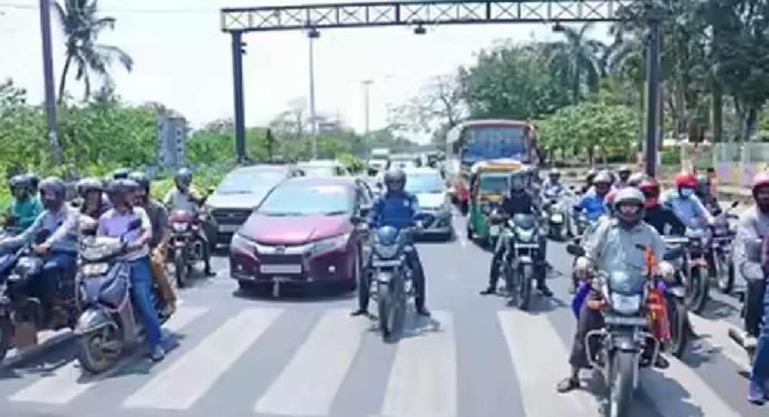 ഗ്രീൻ സിഗ്നൽ ആയാൽ സീബ്രാ ക്രോസ്സിൽ ആൾ ഉണ്ടെങ്കിൽ എന്ത് ചെയ്യണം? വണ്ടി മുന്നോട്ട് എടുത്താൽ ഫൈനോ? ഗ്രീൻ സിഗ്നൽ ആയാൽ സീബ്രാ ക്രോസ്സിൽ ആൾ ഉണ്ടെങ്കിൽ എന്ത് ചെയ്യണം? വണ്ടി മുന്നോട്ട് എടുത്താൽ ഫൈനോ?