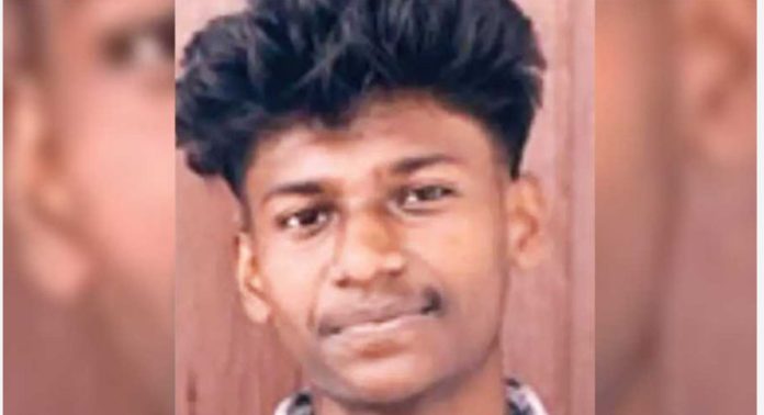 റോഡിലിരുന്ന് വാഹനം പരിശോധിക്കുന്നതിനിടെ യുവാവ് കാര് ഇടിച്ച് മരിച്ചു റോഡിലിരുന്ന് വാഹനം പരിശോധിക്കുന്നതിനിടെ യുവാവ് കാര് ഇടിച്ച് മരിച്ചു